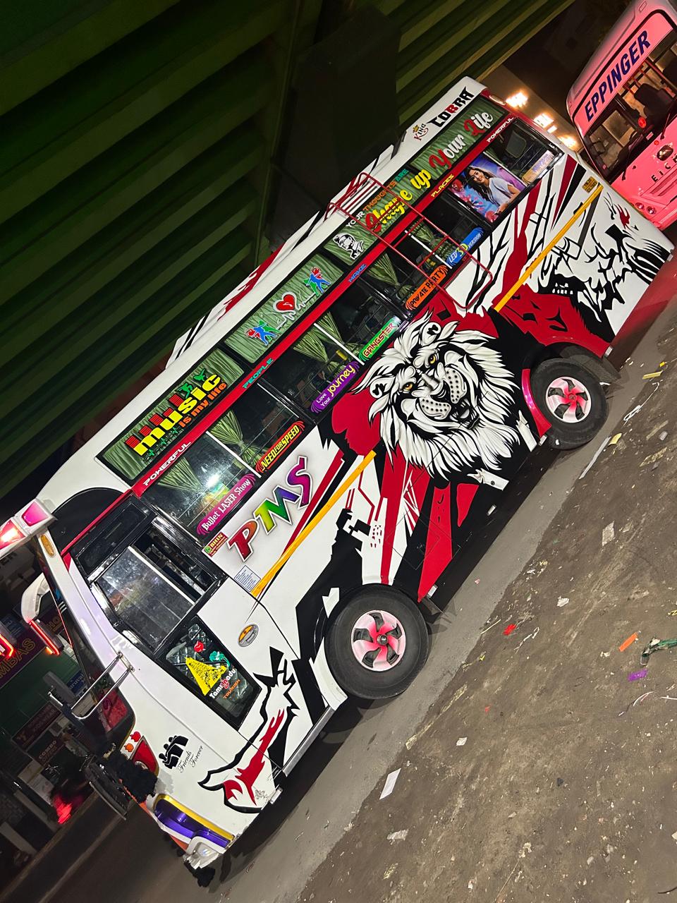 /coach-van-2/1.jpg